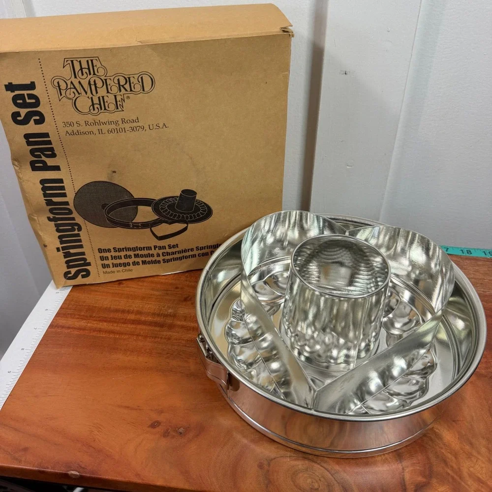 Pampered Chef Springform Pan Set with Heart and Fluted Inserts 9.5 Inch Tinned